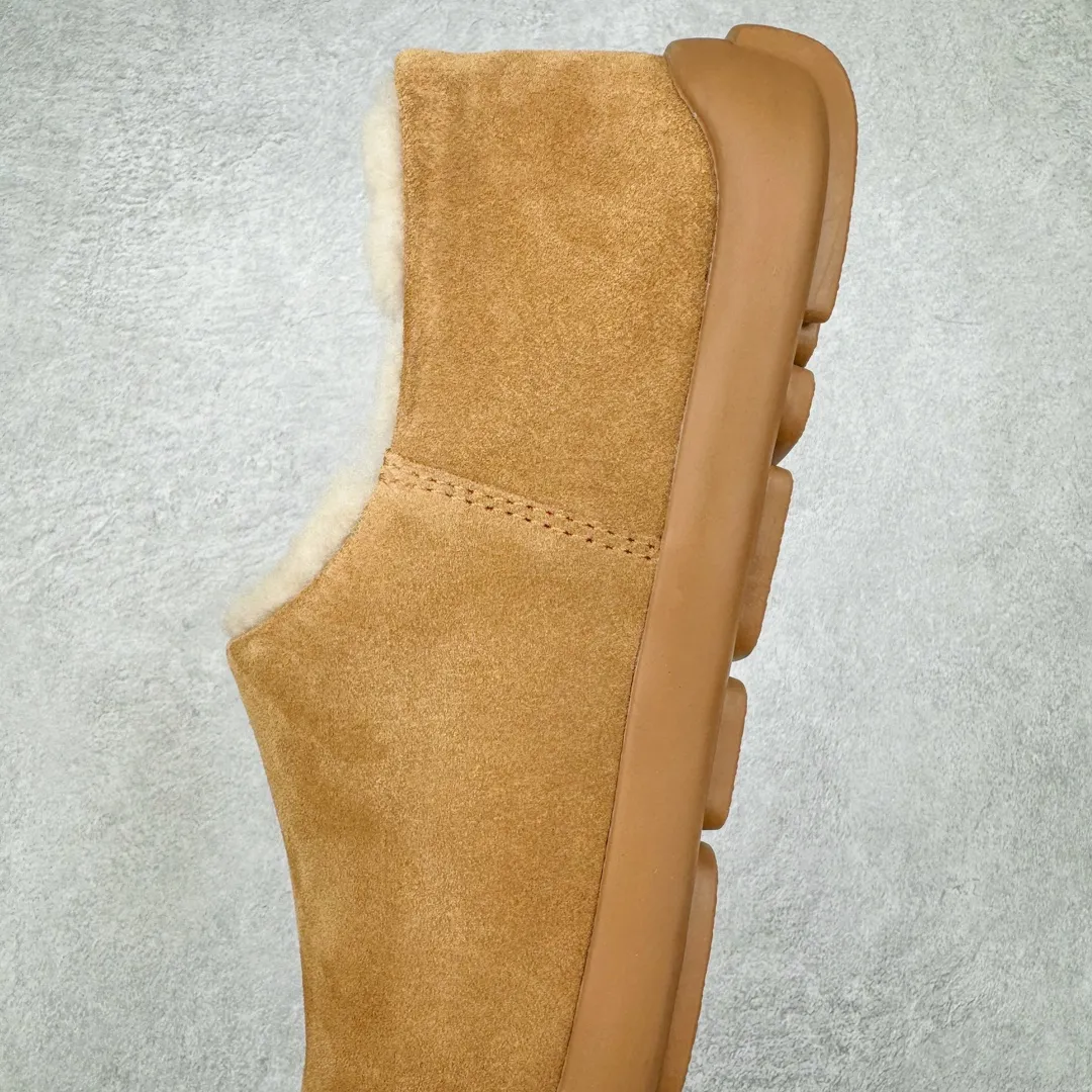 Pick up locally💰520 UGG 1688 Little Potato all-inclusive autumn and winter sheep fur integrated snow boots. All shoes are made from the same factory as ZP. Longfeng A-grade Australian imported sheep fur integrated brand OEM production line. Fully follow the ZP process. OEM original pattern maker adheres to the principle of no original shoes and no development selection. Pay attention to every detail. The most authentic version on the market TREADLITE "Light Wing" technology outsole Lightweight/durable/flexible/pile size: 35 36 37 38 39 40 Coding: by2936090